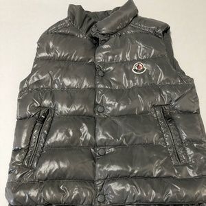 MONCLER GRAY DOWN & FEATHER FILLED S/L HIGH NECK SNAP VEST
